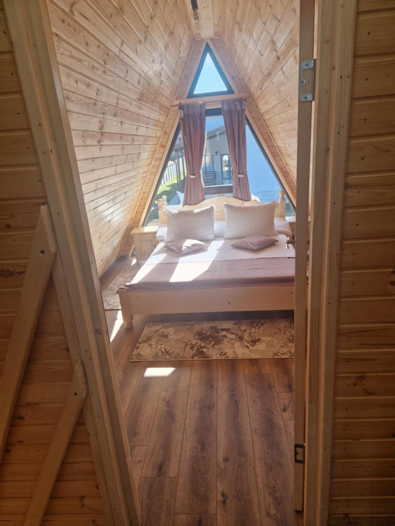 Gold A-frame Pestera Ursilor Chiscau